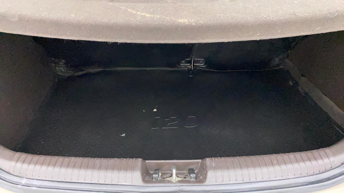 2011 Hyundai i20 SPORTZ 1.2, Petrol, Manual, 1,15,088 km, Boot Inside