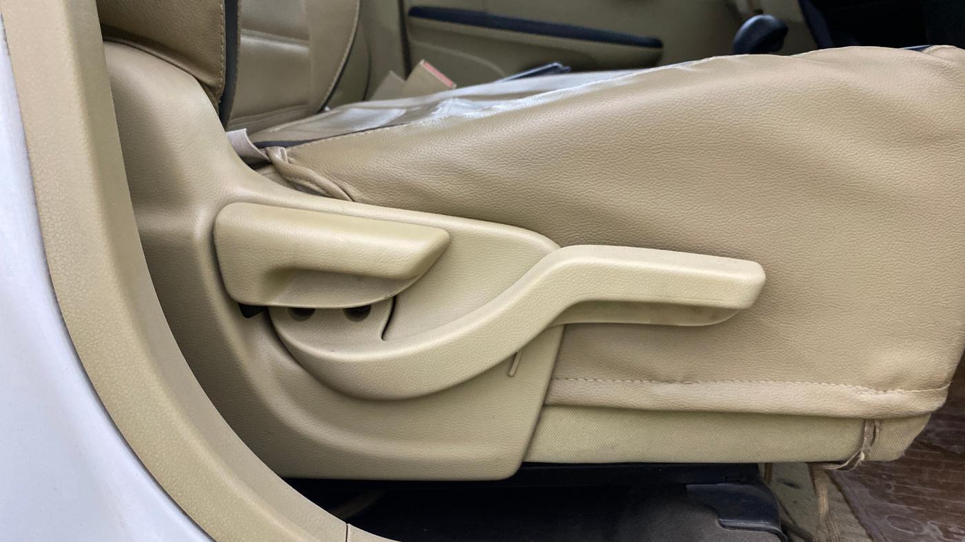 2016 Honda Amaze 1.2L I-VTEC VX AT, Petrol, Automatic, 86,584 km, Driver Side Adjustment Panel