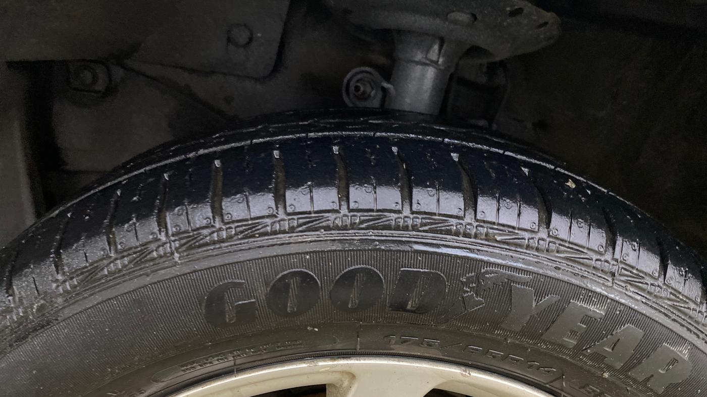 2016 Honda Amaze 1.2L I-VTEC VX AT, Petrol, Automatic, 86,584 km, Left Front Tyre Tread