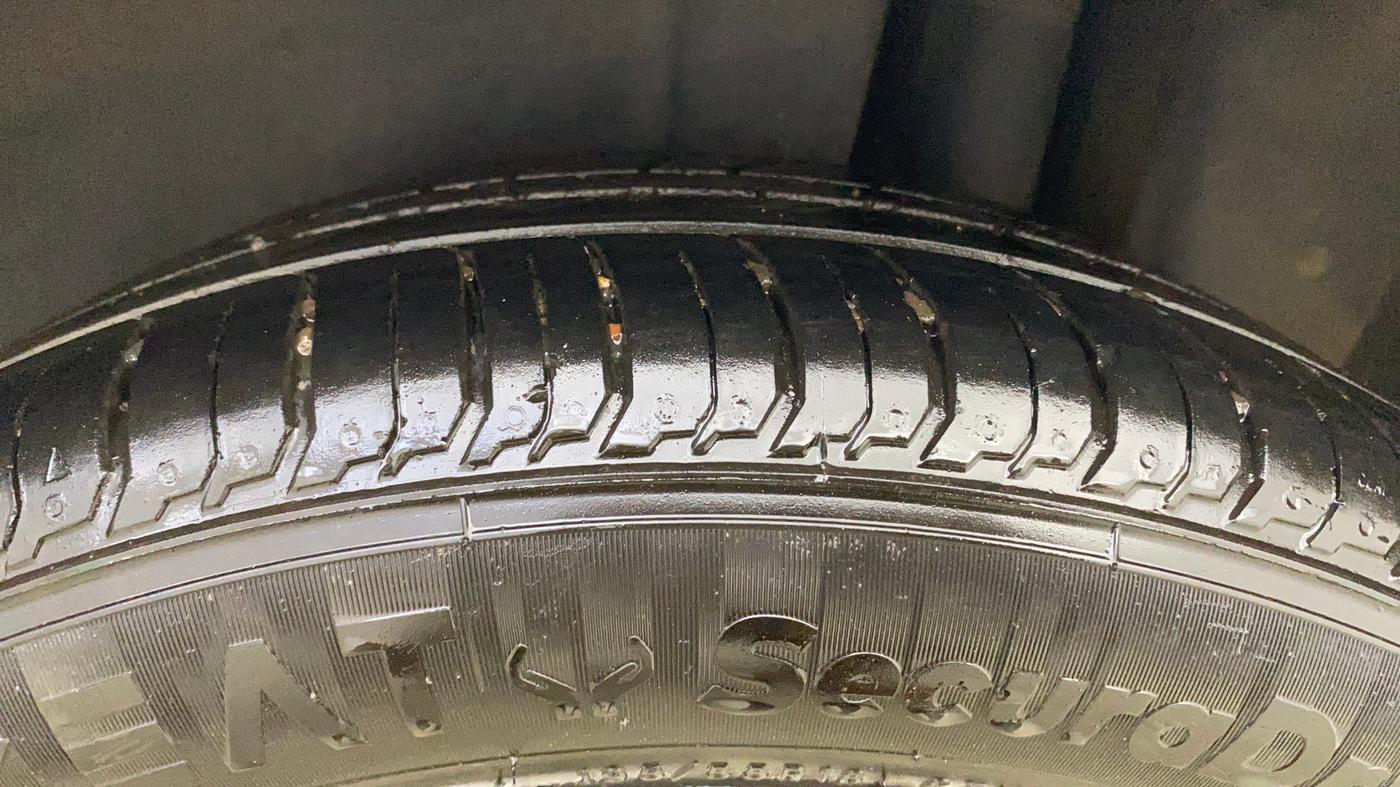 2018 Maruti Ciaz ALPHA 1.5 SHVS PETROL, CNG, Manual, 80,168 km, Left Rear Tyre Tread