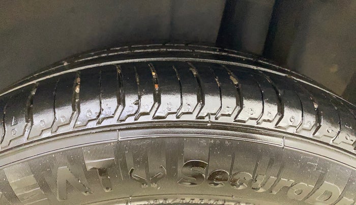 2018 Maruti Ciaz ALPHA 1.5 SHVS PETROL, CNG, Manual, 80,168 km, Left Rear Tyre Tread