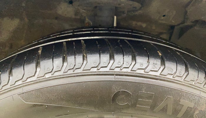 2018 Maruti Ciaz ALPHA 1.5 SHVS PETROL, CNG, Manual, 80,168 km, Right Front Tyre Tread