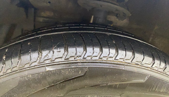 2018 Maruti Ciaz ALPHA 1.5 SHVS PETROL, CNG, Manual, 80,168 km, Left Front Tyre Tread