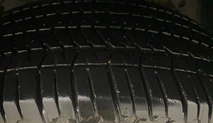 2015 Mahindra XUV500 W10 AWD, Diesel, Manual, 89,696 km, Left Front Tyre Tread