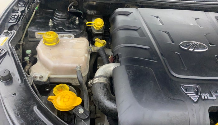 2015 Mahindra XUV500 W10 AWD, Diesel, Manual, 89,696 km, Engine View - Right