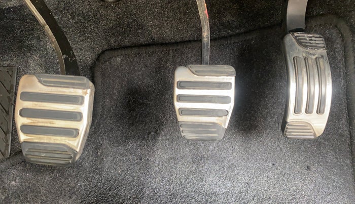 2015 Mahindra XUV500 W10 AWD, Diesel, Manual, 89,696 km, Pedals