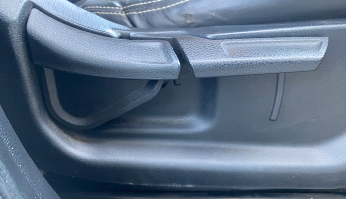 2020 KIA SONET HTX 1.0 IMT, Petrol, Manual, 58,454 km, Driver Side Adjustment Panel