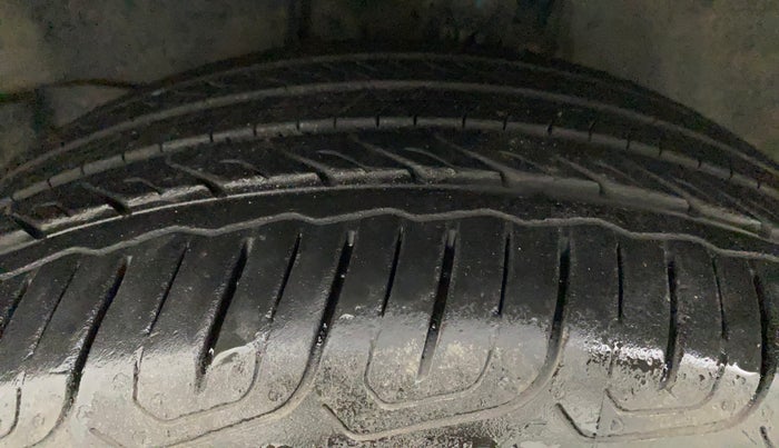 2018 Toyota Corolla Altis GL PETROL, Petrol, Manual, 97,088 km, Left Front Tyre Tread