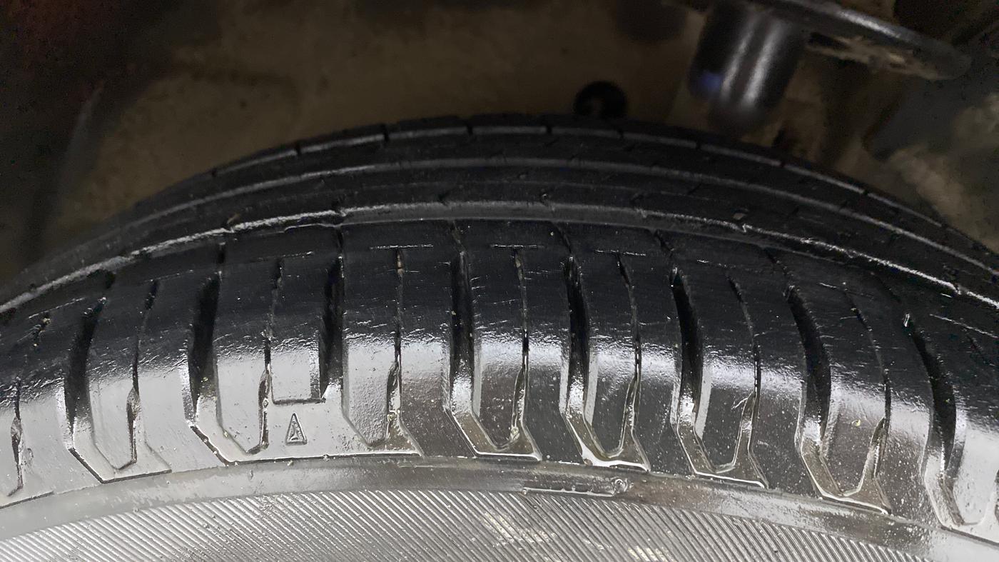 2017 Maruti Dzire ZXI PLUS AMT, Petrol, Automatic, 30,610 km, Right Front Tyre Tread