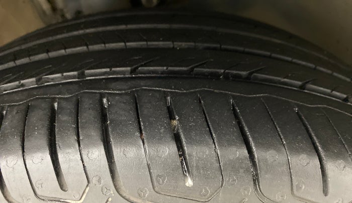2018 Skoda Rapid 1.6 MPI STYLE AT, Petrol, Automatic, 55,226 km, Right Front Tyre Tread
