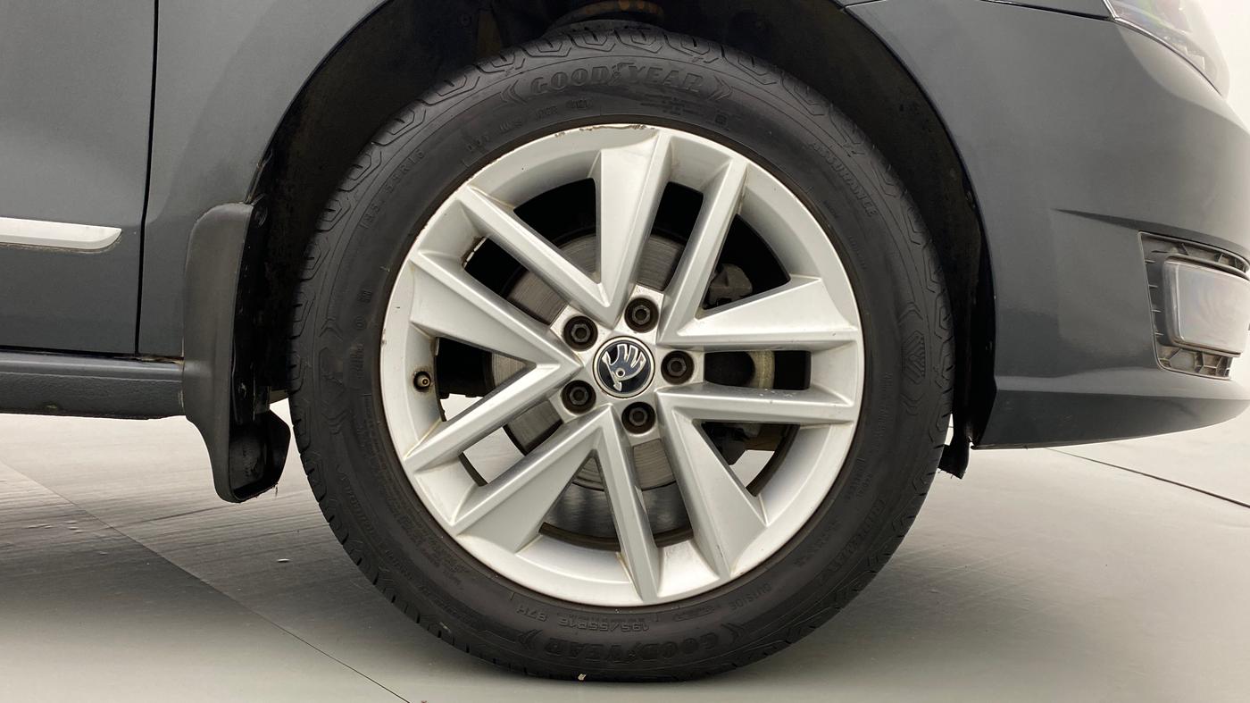 2018 Skoda Rapid 1.6 MPI STYLE AT, Petrol, Automatic, 55,226 km, Right Front Wheel