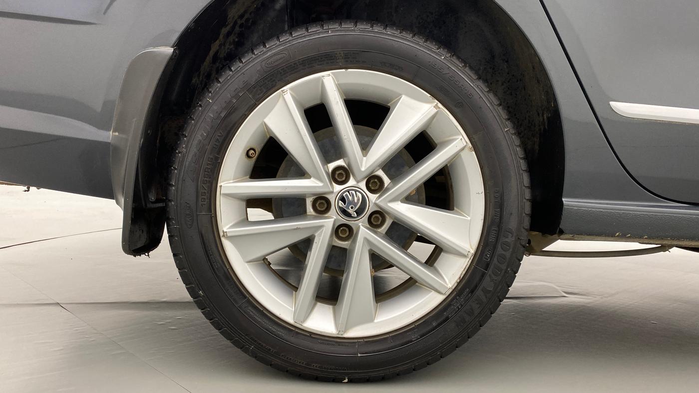 2018 Skoda Rapid 1.6 MPI STYLE AT, Petrol, Automatic, 55,226 km, Right Rear Wheel