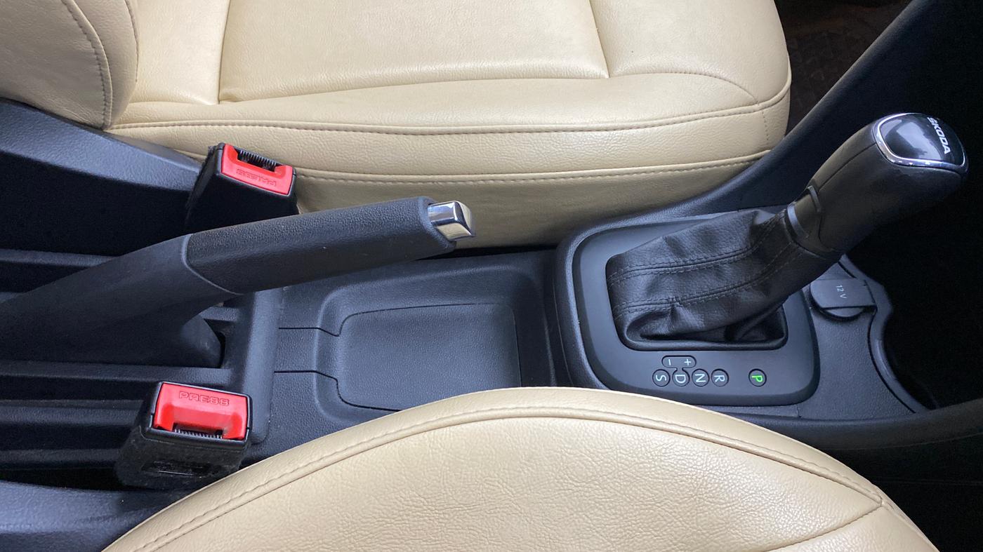 2018 Skoda Rapid 1.6 MPI STYLE AT, Petrol, Automatic, 55,226 km, Gear Lever