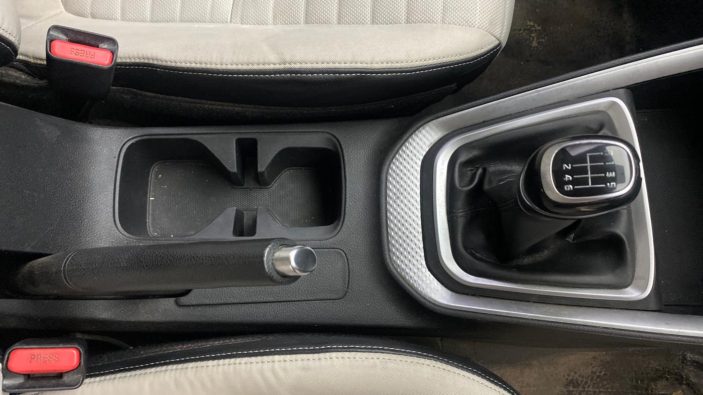 2020 KIA SONET HTX 1.5, Diesel, Manual, 70,428 km, Gear Lever