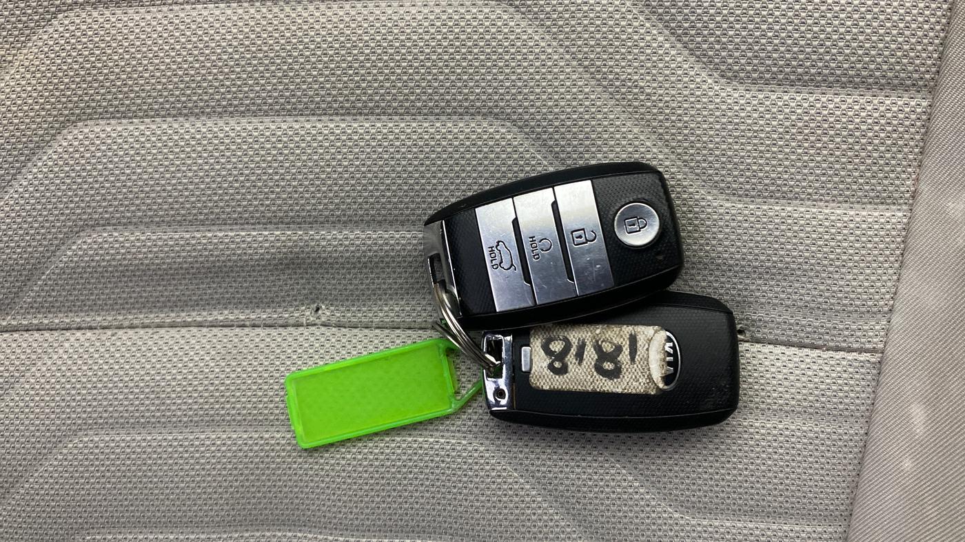 2020 KIA SONET HTX 1.5, Diesel, Manual, 70,428 km, Key Close Up