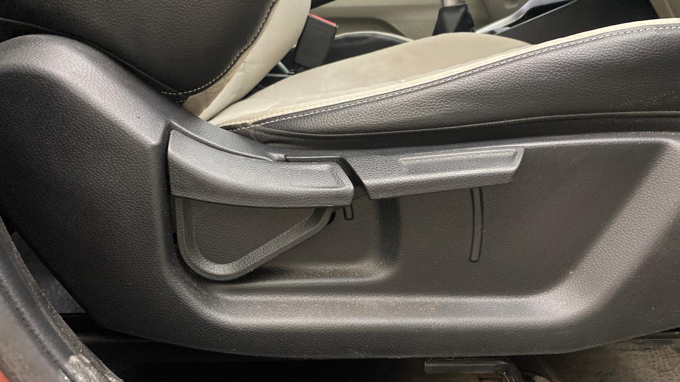 2020 KIA SONET HTX 1.5, Diesel, Manual, 70,428 km, Driver Side Adjustment Panel