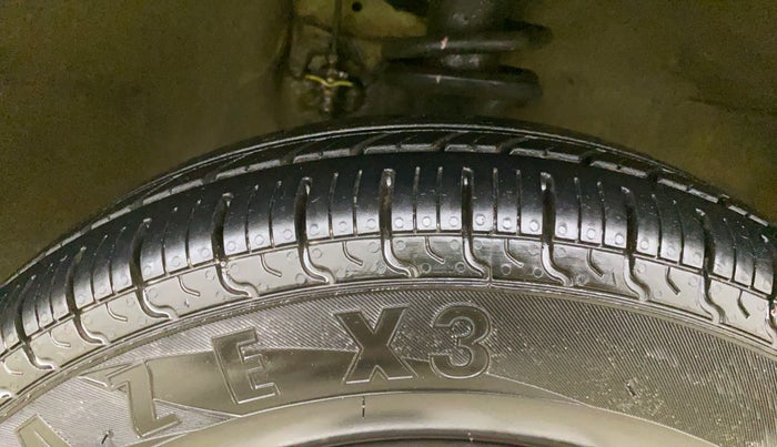 2017 Maruti Alto 800 VXI, Petrol, Manual, 28,947 km, Right Front Tyre Tread