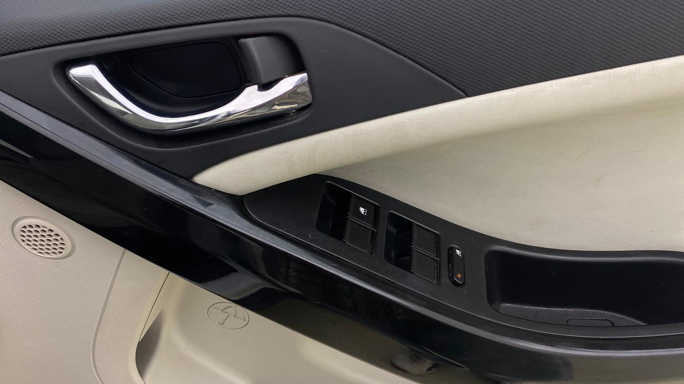 2023 Tata NEXON XZ Plus LUX, Petrol, Manual, 34,354 km, Driver Side Door Panels Control