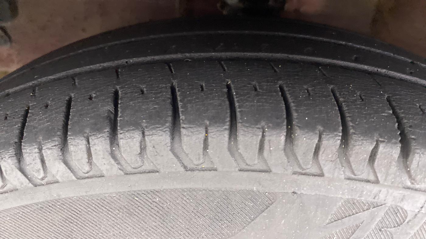 2014 Hyundai i10 MAGNA 1.1 IRDE2, Petrol, Manual, 75,655 km, Left Front Tyre Tread