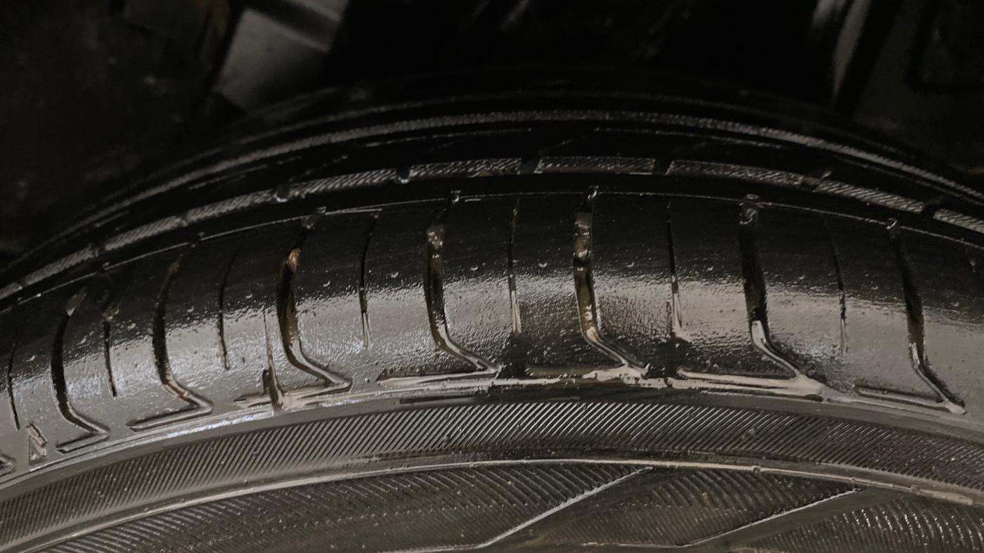 2019 Hyundai VENUE SX(O) 1.4 CRDI, Diesel, Manual, 1,18,278 km, Left Rear Tyre Tread