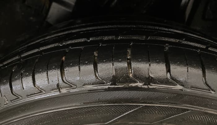 2019 Hyundai VENUE SX(O) 1.4 CRDI, Diesel, Manual, 1,18,278 km, Left Rear Tyre Tread
