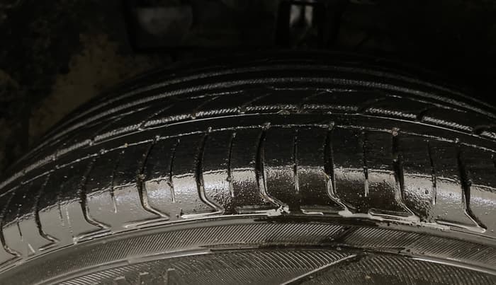 2019 Hyundai VENUE SX(O) 1.4 CRDI, Diesel, Manual, 1,18,278 km, Left Front Tyre Tread