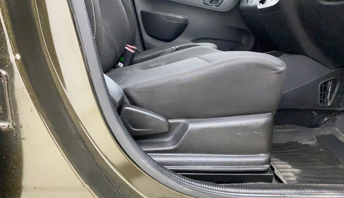 2021 Renault Kwid RXL 1.0 AMT, Petrol, Automatic, 13,208 km, Driver Side Adjustment Panel