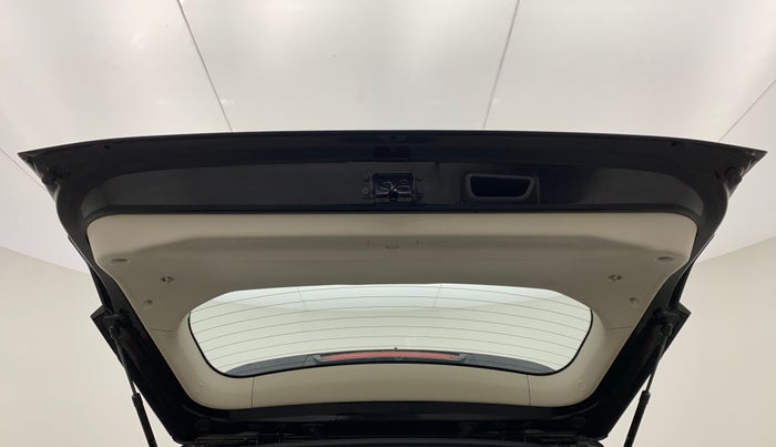 2021 Mahindra XUV300 W8 DIESEL MT, Diesel, Manual, 12,868 km, Boot Door Open