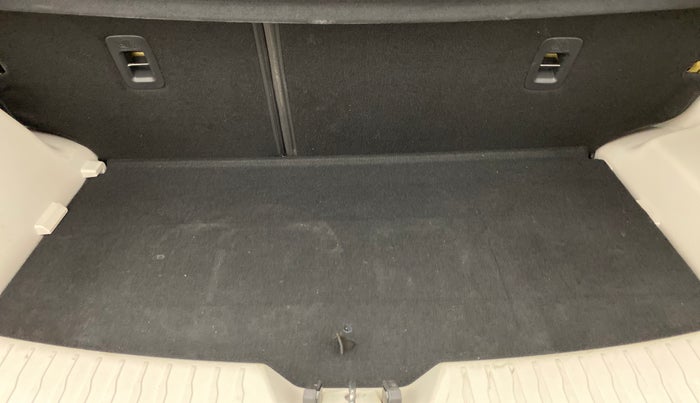 2021 Mahindra XUV300 W8 DIESEL MT, Diesel, Manual, 12,868 km, Boot Inside