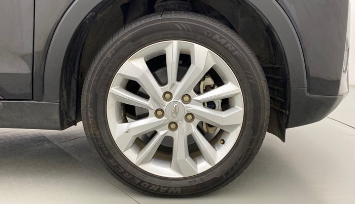 2021 Mahindra XUV300 W8 DIESEL MT, Diesel, Manual, 12,868 km, Right Front Wheel