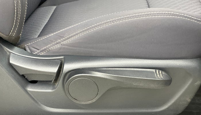 2021 Mahindra XUV300 W8 DIESEL MT, Diesel, Manual, 12,868 km, Driver Side Adjustment Panel