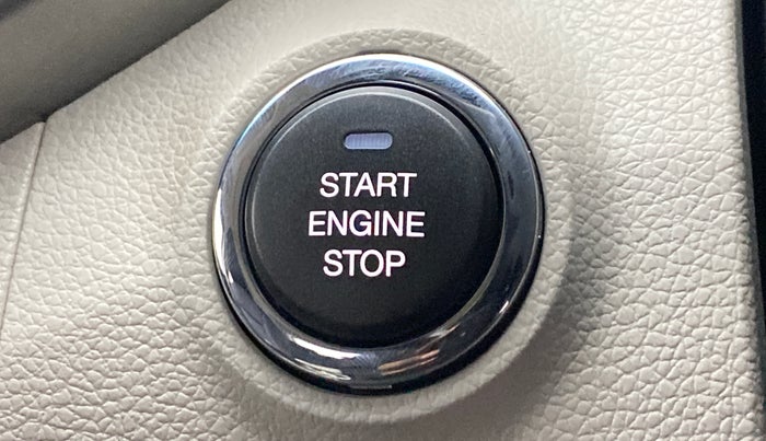 2021 Mahindra XUV300 W8 DIESEL MT, Diesel, Manual, 12,868 km, Keyless Start/ Stop Button