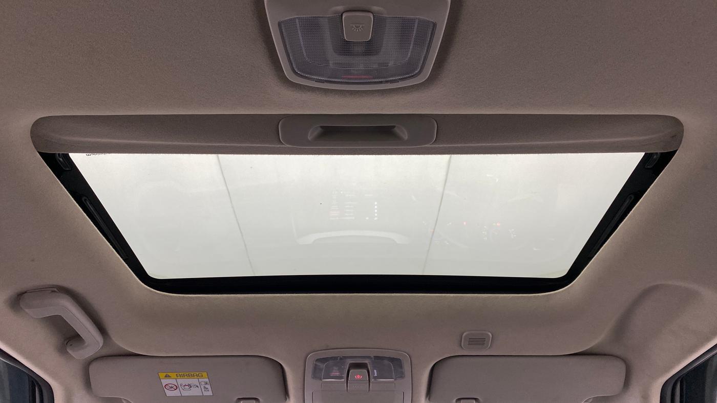 2021 Mahindra XUV300 W8 DIESEL MT, Diesel, Manual, 12,868 km, Moonroof/ Sunroof