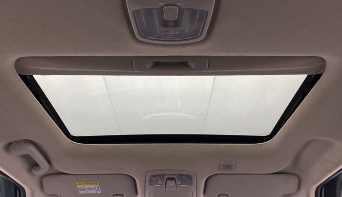2021 Mahindra XUV300 W8 DIESEL MT, Diesel, Manual, 12,868 km, Moonroof/ Sunroof