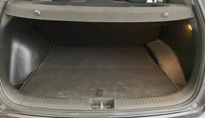 2017 Hyundai Creta SX PLUS 1.6 PETROL, Petrol, Manual, 45,678 km, Boot Inside