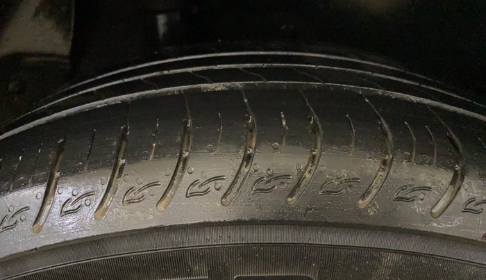 2017 Hyundai Creta SX PLUS 1.6 PETROL, Petrol, Manual, 45,678 km, Right Rear Tyre Tread