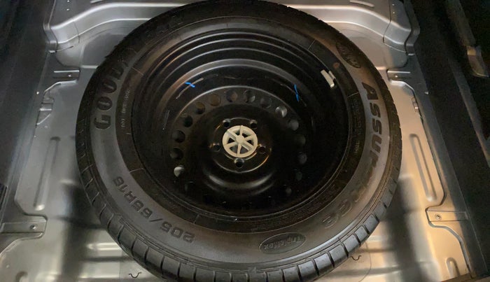 2017 Hyundai Creta SX PLUS 1.6 PETROL, Petrol, Manual, 45,678 km, Spare Tyre