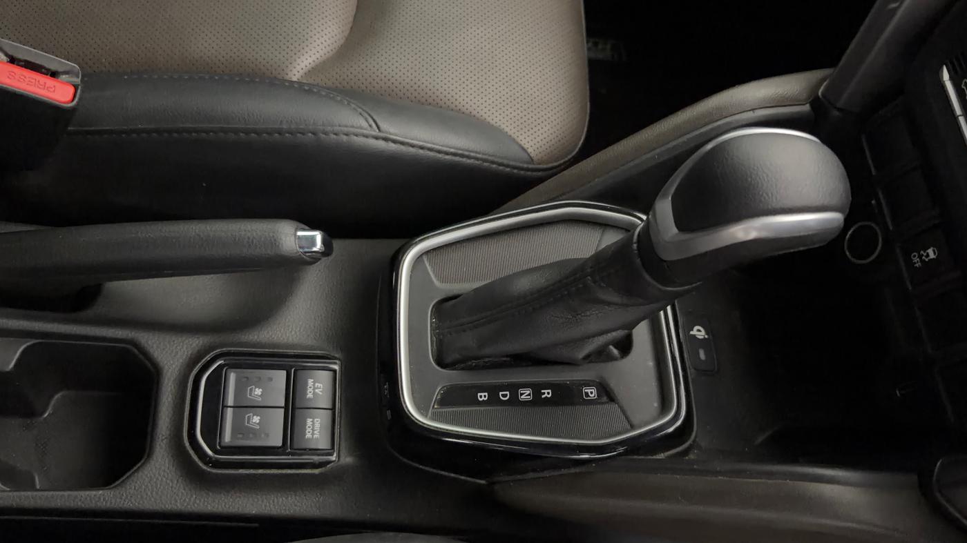 2024 Toyota URBAN CRUISER HYRYDER V HYBRID, Hybrid, Automatic, 60,281 km, Gear Lever