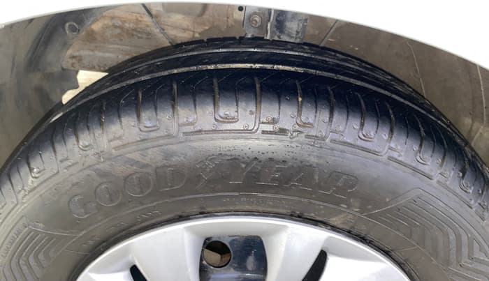 2019 Maruti Swift VXI, Petrol, Manual, 65,443 km, Left Front Tyre Tread
