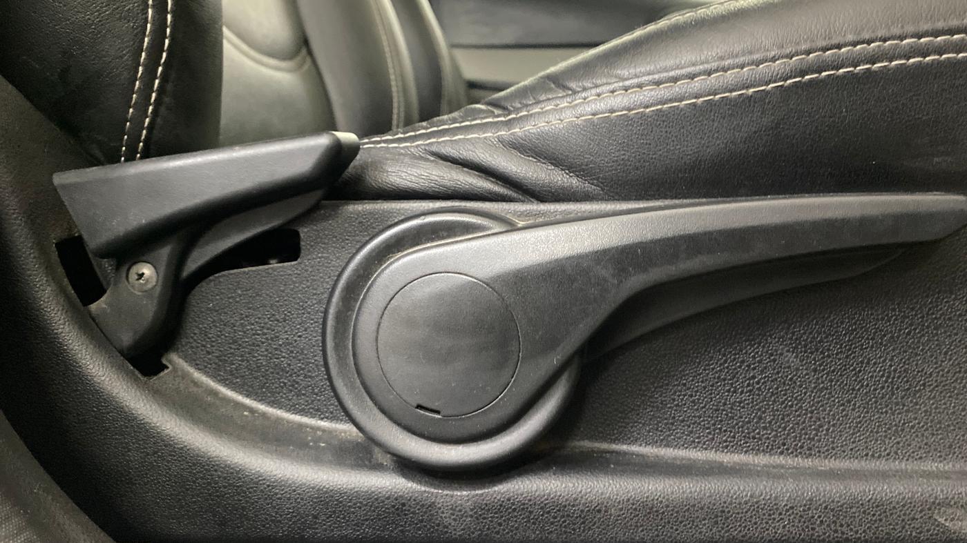 2016 Tata Tiago XZ PETROL, Petrol, Manual, 79,222 km, Driver Side Adjustment Panel