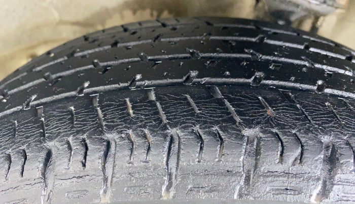 2015 Maruti Alto K10 VXI AMT P, Petrol, Automatic, 50,325 km, Left Front Tyre Tread