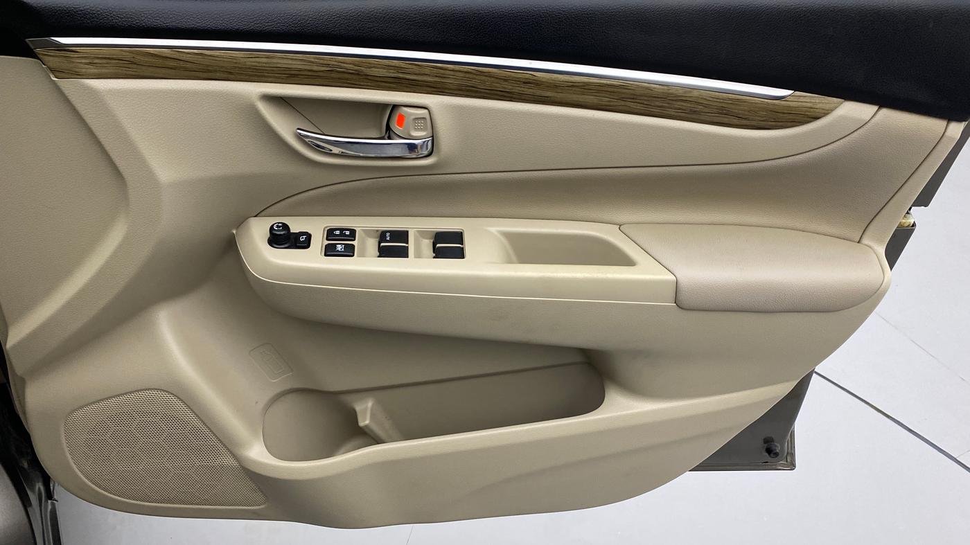 2019 Maruti Ciaz ALPHA 1.5 MT VTVT SHVS, Petrol, Manual, 60,489 km, Driver Side Door Panels Control