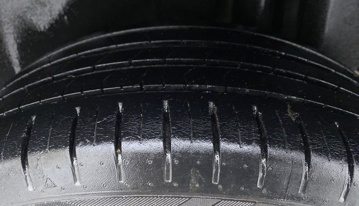 2019 Maruti Ciaz ALPHA 1.5 MT VTVT SHVS, Petrol, Manual, 60,489 km, Left Rear Tyre Tread