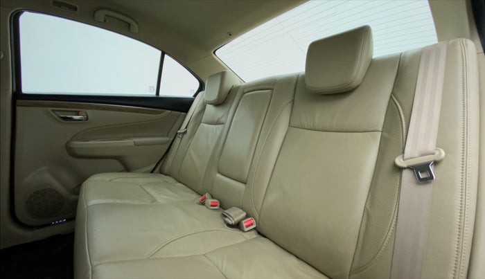 2019 Maruti Ciaz ALPHA 1.5 MT VTVT SHVS, Petrol, Manual, 60,489 km, Right Side Rear Door Cabin
