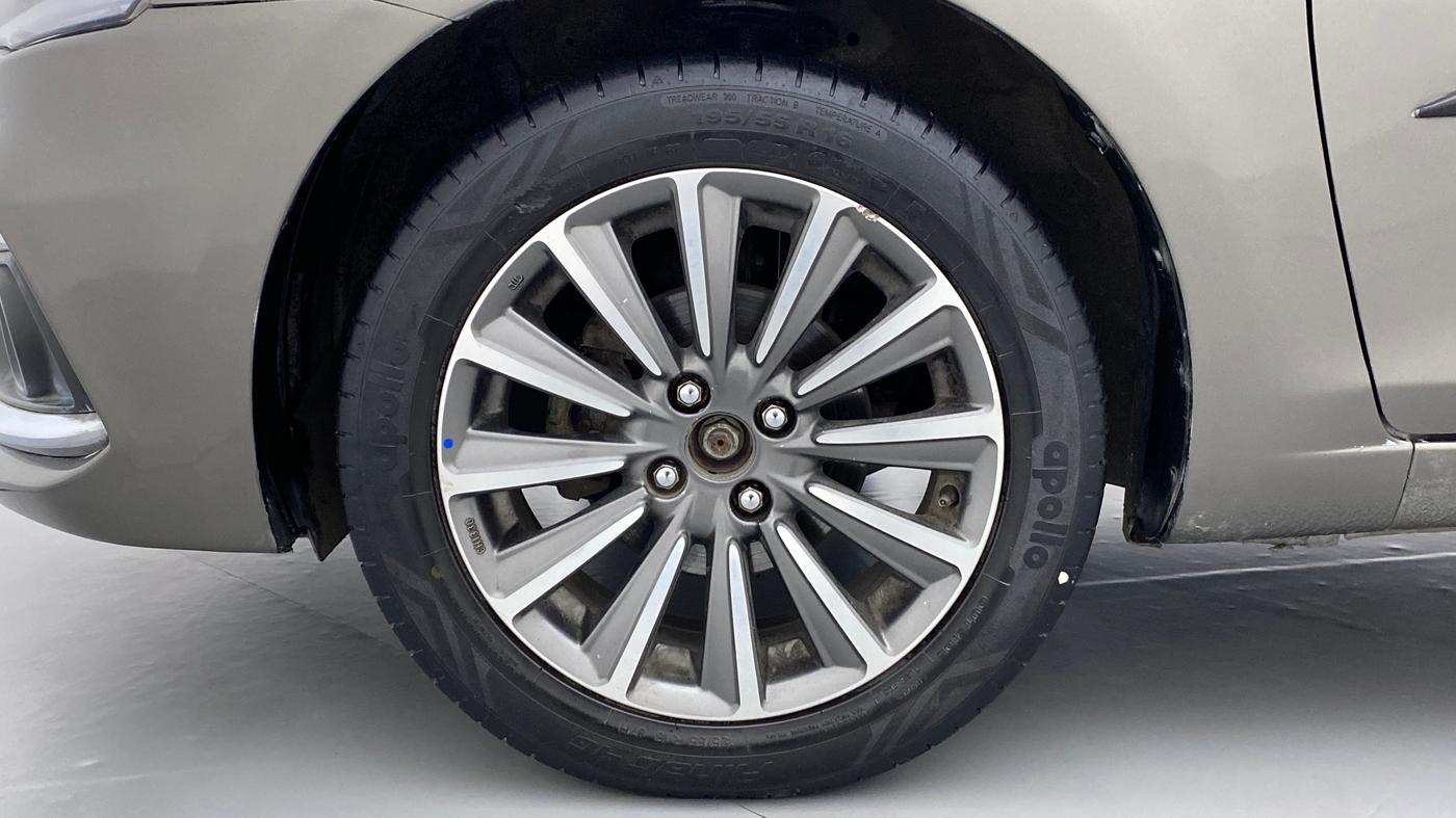 2019 Maruti Ciaz ALPHA 1.5 MT VTVT SHVS, Petrol, Manual, 60,489 km, Left Front Wheel
