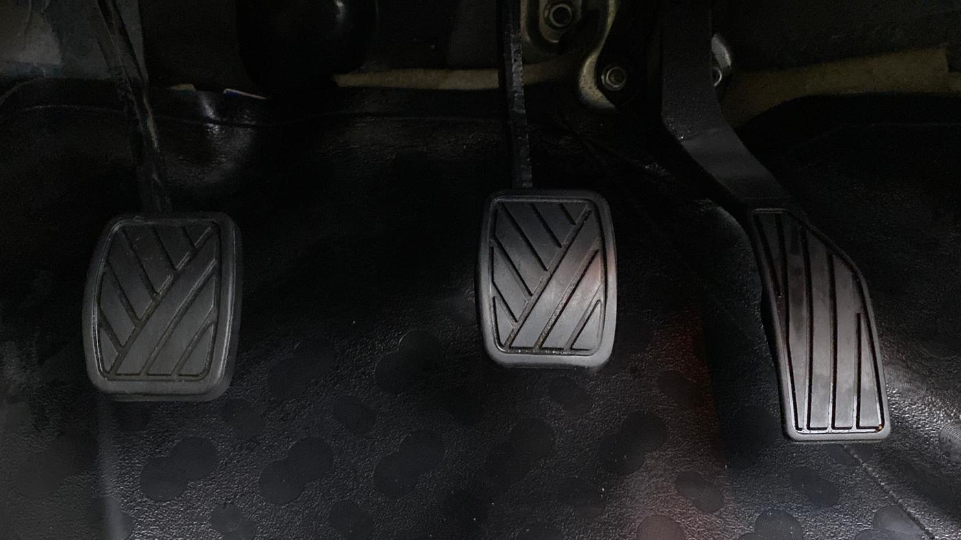 2019 Maruti Ciaz ALPHA 1.5 MT VTVT SHVS, Petrol, Manual, 60,489 km, Pedals
