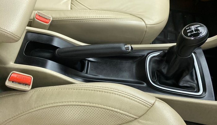 2019 Maruti Ciaz ALPHA 1.5 MT VTVT SHVS, Petrol, Manual, 60,489 km, Gear Lever