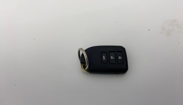2018 Toyota YARIS G MT, Petrol, Manual, 29,284 km, Key Close Up