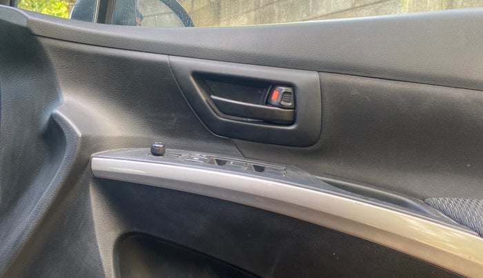 2021 Maruti S Cross SIGMA 1.5, Petrol, Manual, 36,559 km, Driver Side Door Panels Control