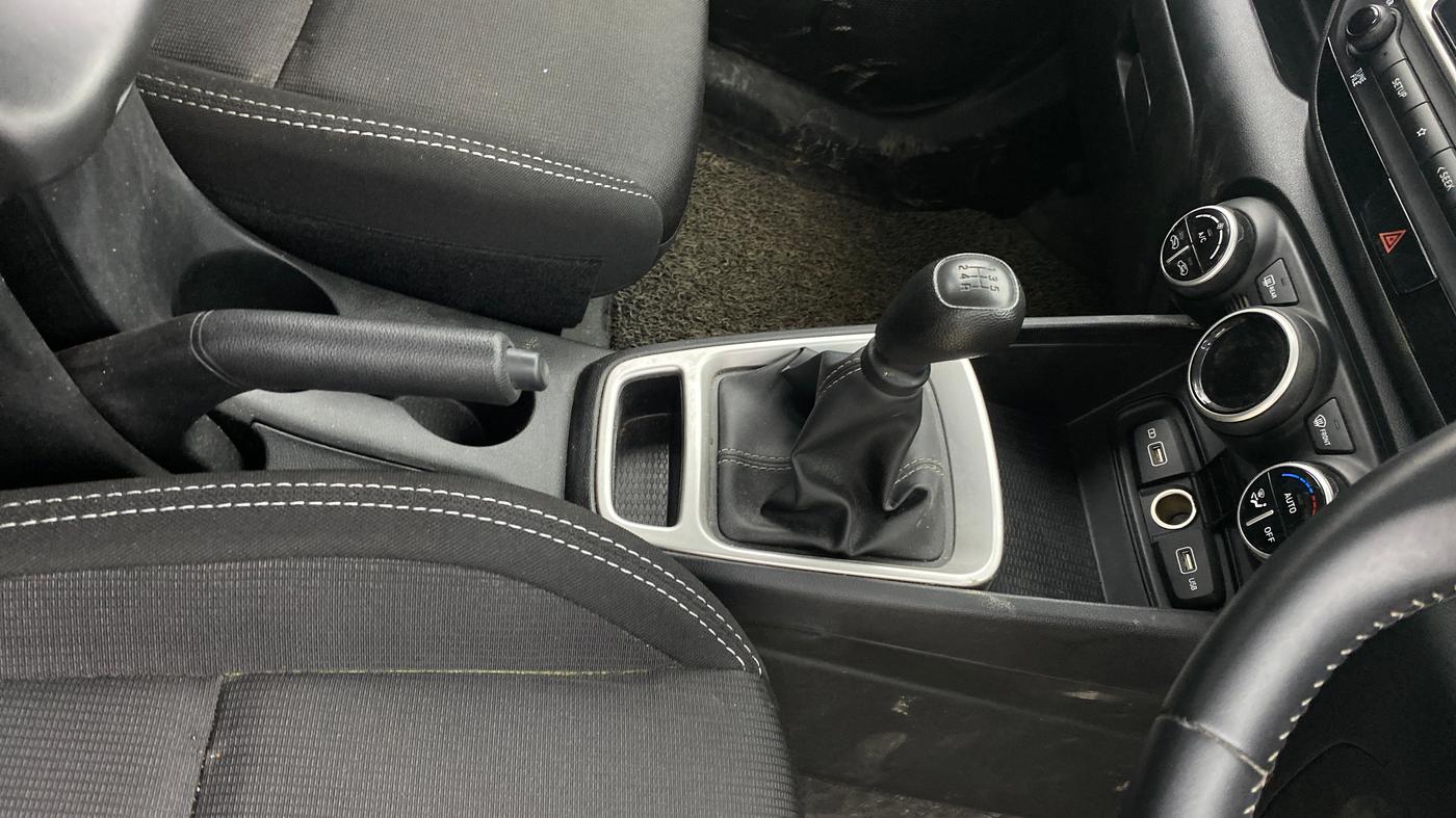 2021 Hyundai VENUE S+ 1.2, Petrol, Manual, 23,851 km, Gear Lever